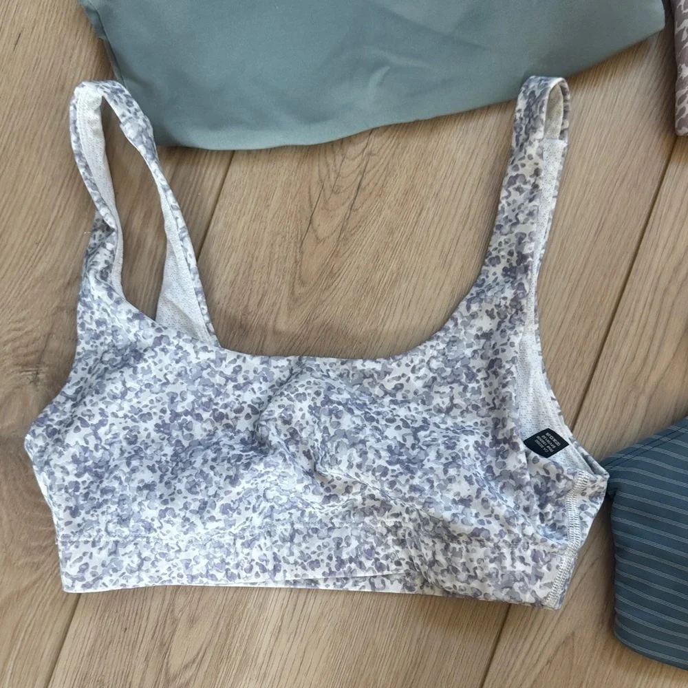 Vuori Sports Bra Collection - Green, Beige, Blue, Gray - Picture 3 of 8